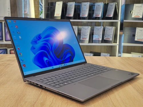 (VENDU) STATION HP ZBOOK POWER G11 ULTRA 9 185H 32G 1T RTX 2000 ADA 16'' IPS
