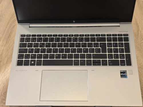 (VENDU) HP EliteBook 860 G10 i7-1355u 16G 512G SSD 16'' IPS