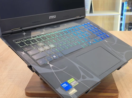 MSI CYBROG-15 2025 CORE-7 240H 16GB 512GB RTX 5060 8G 15.6 FHD 144HZ