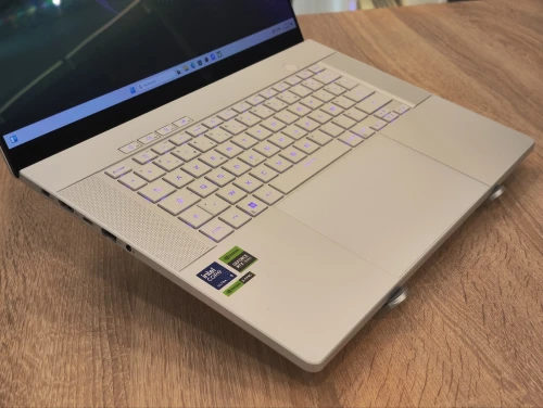  [VENDU] ASUS ROG ZEPHYRUS G16 2025  ULTRA9-185H 32Go 1TB RTX 4070 8G 16'' 2.5K 240HZ