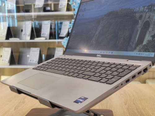 (VENDU) DELL STATION PRECISION 3581  I9-13900H/32G/512G SSD/RTX 2000 ADA 68G /15.6'' FHD/WIN11