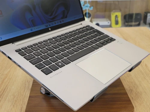 (VENDU) HP ELITEBOOK 845 G9 RYZEN 7 PRO 6850U 32G 256G SSD 14 FULL HD