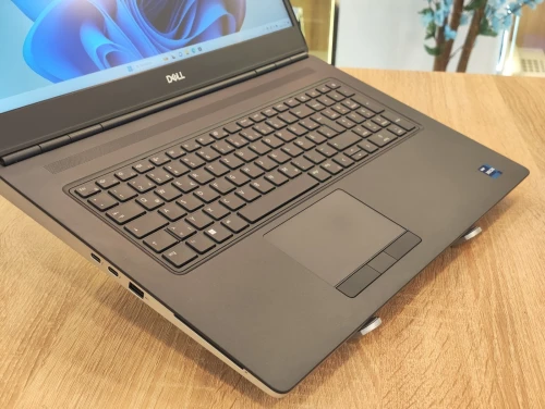 (VENDU) Dell Precision 7760 Xeon W-11855M 32Go 1TB NVMe T1200 4Go 17.3" FHD IPS