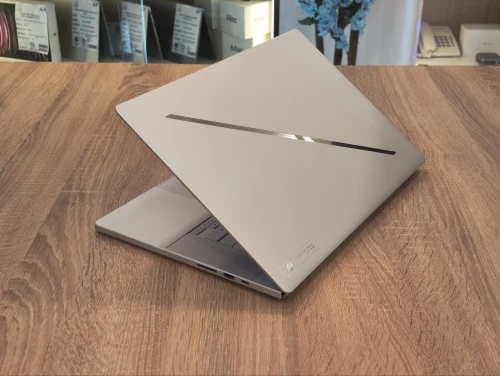  [VENDU] ASUS ROG ZEPHYRUS G16 2025  ULTRA9-185H 32Go 1TB RTX 4070 8G 16'' 2.5K 240HZ