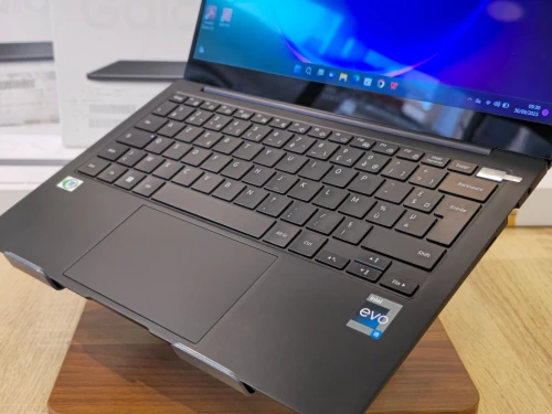 SAMSUNG GALAXY BOOK 2 PRO I5-1240P 8G 256G SSD 13.3'' FHD AMOLED WIN11 SOUS EMBALLAGE