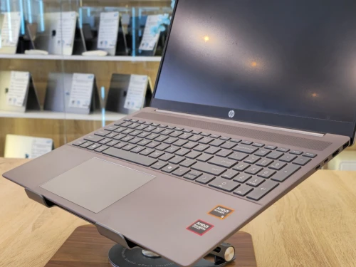 HP PAVILLION 16-AG  RYZEN 5-8540U W/8G/512G SSD/RADEON 740M/16'' IPS/WIN11 NEW SANS BOITE