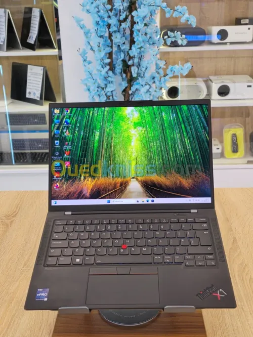 (VENDU)LENOVO THINKPAD X1 CARBON GEN11  I7-1355U 32G 6000MHZ 512G SSD 14'' 2.8K OLED