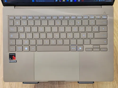 ( VENDU ) ASUS  ZENBOOK A14 SNAPDRAGON X126100 16G 512G SSD 14'' OLED Beige Poids 0.98kg