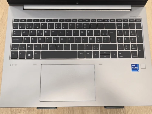 ( VENDU ) STATION HP ZBOOK G9 i7-1265U 16Go 512G SSD NVIDIA T550 4GB 16"