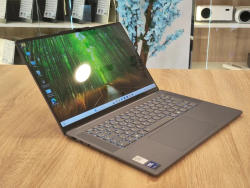 (VENDU) Lenovo Yoga Slim 7 15ILL9 Ultra-7 258V 32Go DDR5 512GB NVMe 15,6" 2,8K IPS TACTILE
