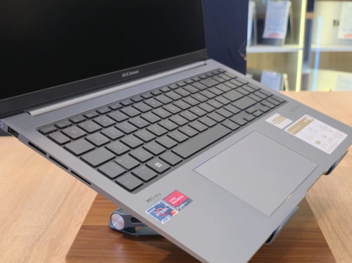 (VENDU) ASUS ZENBOOK UM3504D RYZEN 7-7735U 16G 512G SSD 15.6'' IPS WIN11 SOUS EMBALLAGE