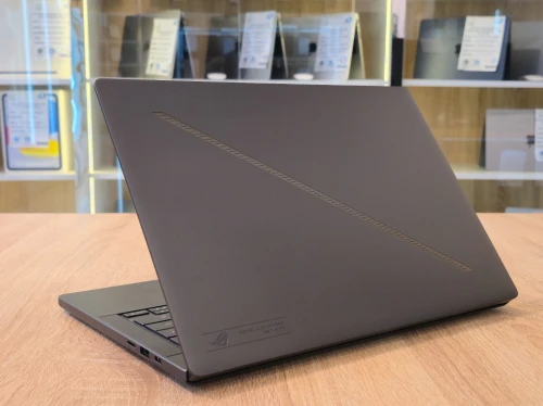 (VENDU) ASUS ROG ZEPHYRUS G14 AI 2024 RYZEN 9-8945HS/w 32G 1T SSD RTX 4070 8G 14.5'' 3K OLED 120Hz