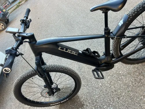 Vélo électrique cube création