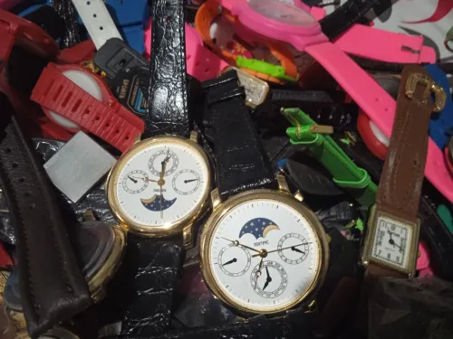 Lot 240 montre original