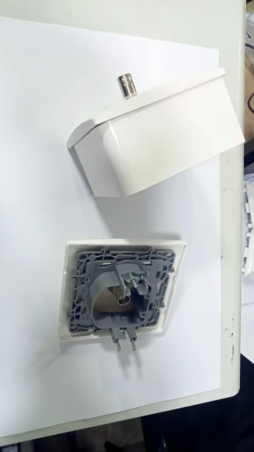 Prise Apparente et Prise Encastrée (HDMI, BNC, VGA, etc...)
