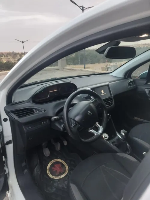 Peugeot 208 2015 Allure Facelift