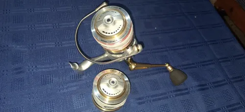 2 moulinets surfcasting en tres bon etats et de marque connu (MACK 2 + CINNETIC)