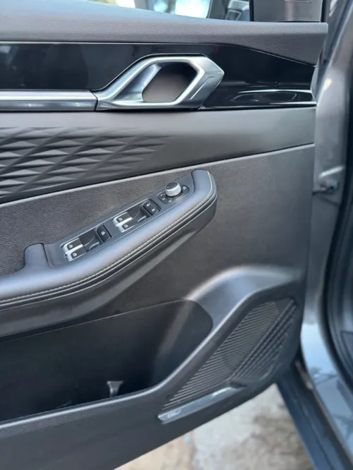 Geely Coolray 2025 