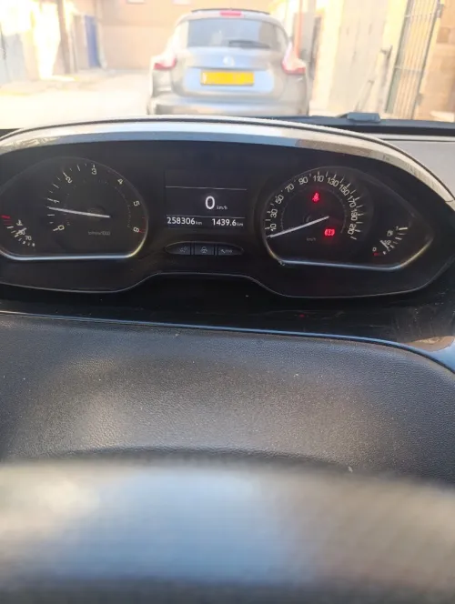 Peugeot 208 2015 Allure