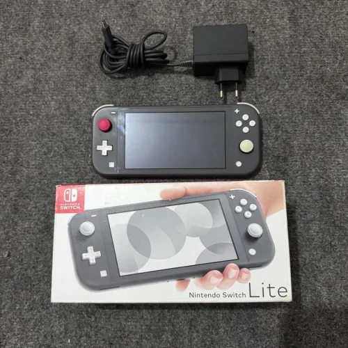 Nintendo switch lite flashé puce 32+64gb avec boite et chargeur plein des jeux