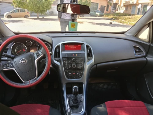 Opel Astra 4 portes 2014 Astra 4 portes