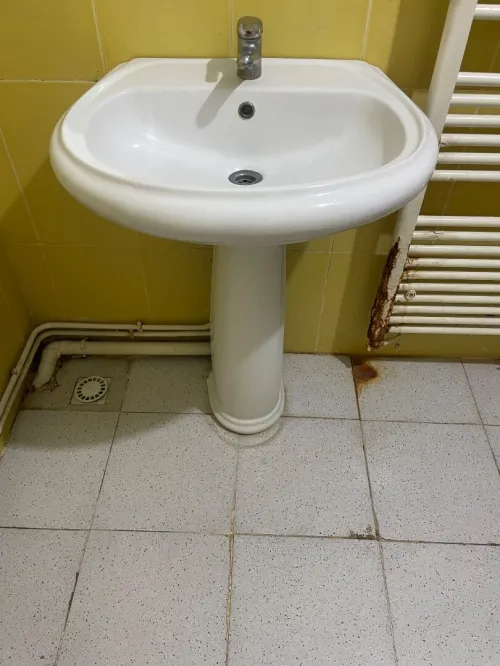 lavabo baignoire siege toilette