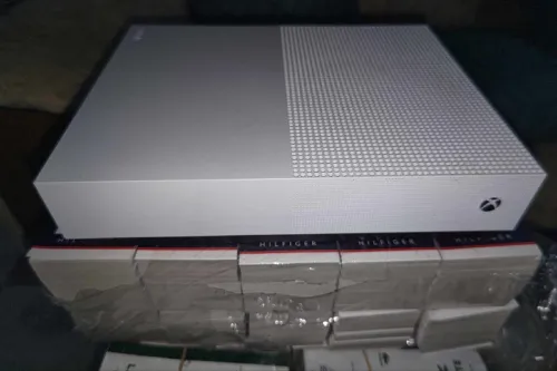 Xbox one s 1 tb comme neuf 