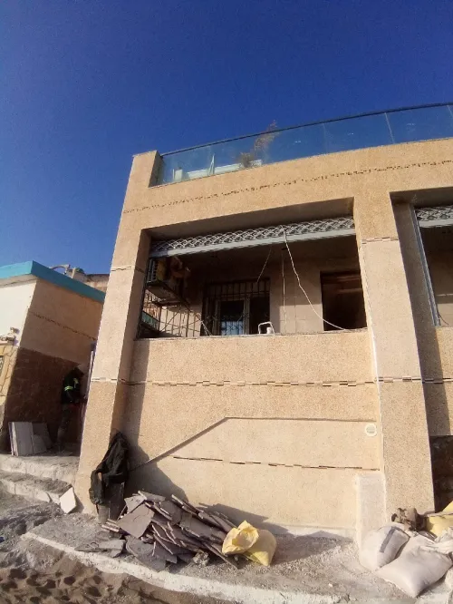 Revêtement et traitement de façade en mignonette et Grain de marbre 