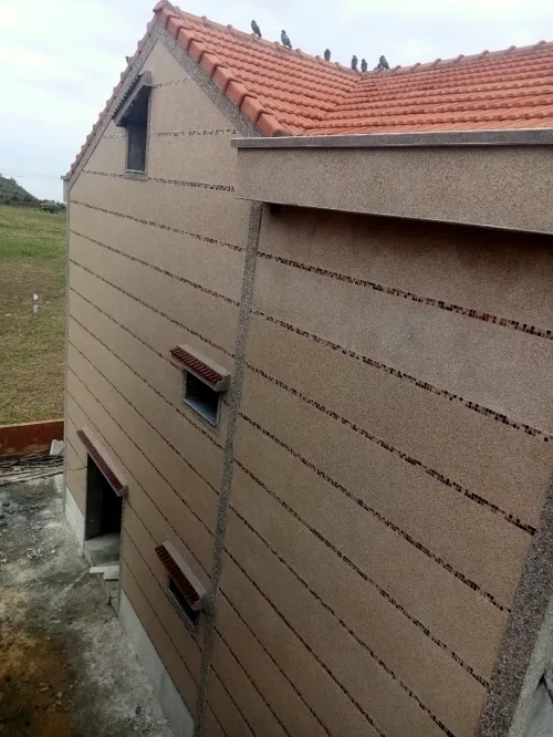Revêtement et traitement de façade en mignonette et Grain de marbre 
