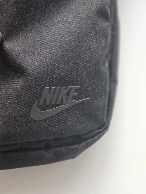 Nike Sacoche Elemental Premium (Caba)