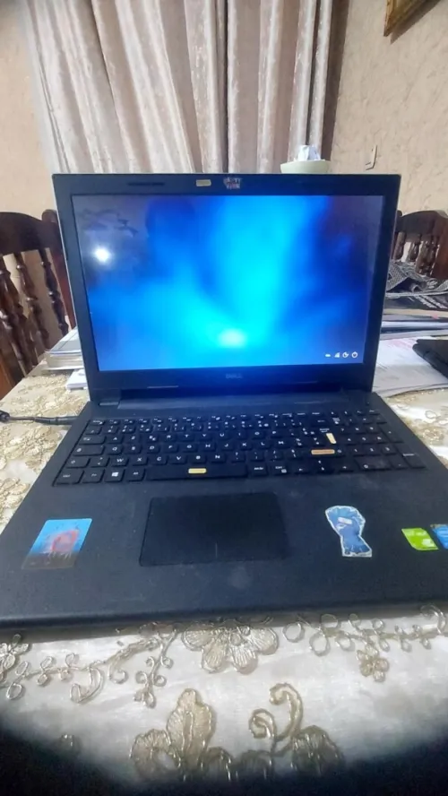 PC dell i5 5eme Gen / 04 G Ram / disque 256 SDD / écran 15 ''
