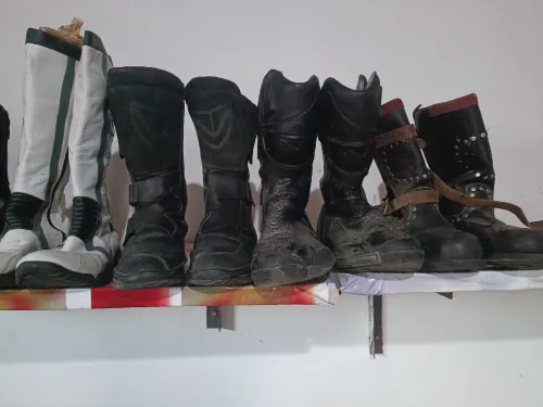 Les Boots spécial moto . Voir en bas la liste des modèles avec prix