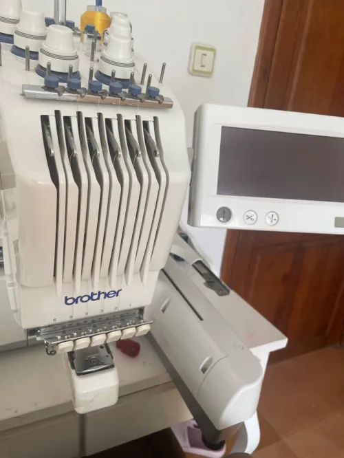 Réparateur machine brother broderie 