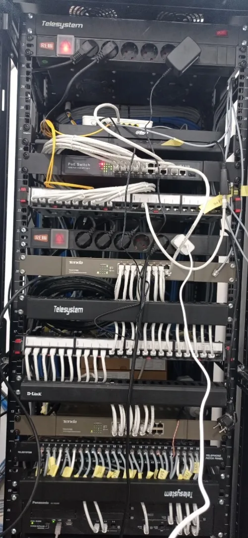 Installation réseaux informatique et anti incendie et les standard telephonique