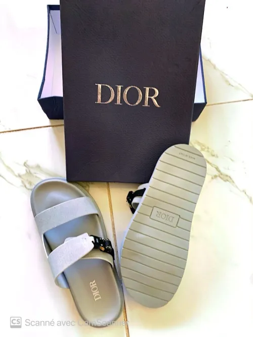 Claquettes A vendre la hight quality (Gucci, Pravda,Dior)