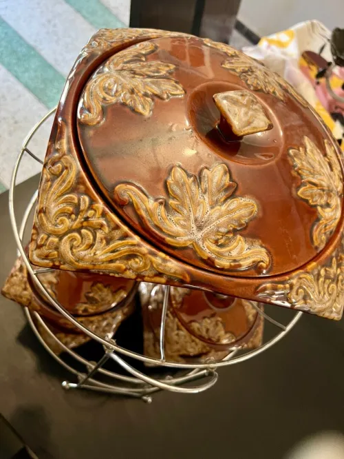 Lustre et vaisselle neuve