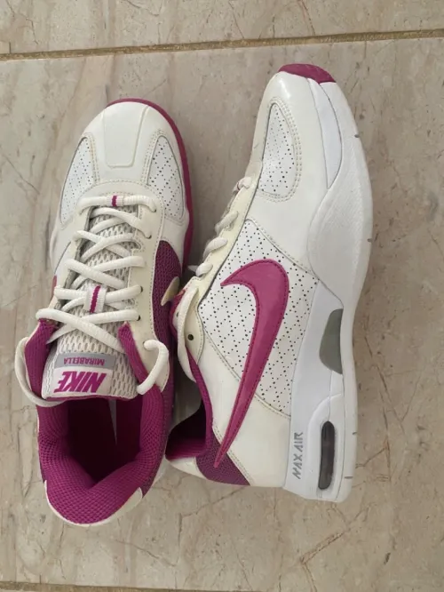 Nike Mirabella