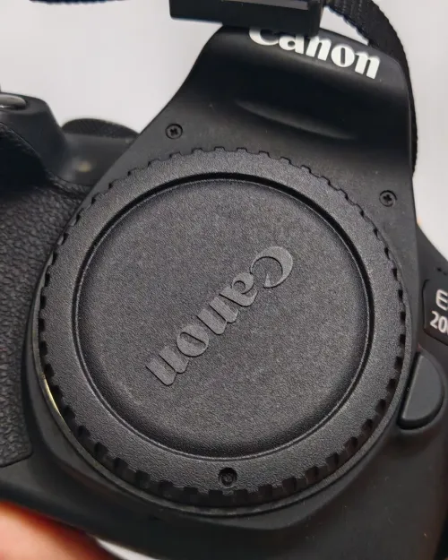 Canon 2000d. État neuf. 4k clics