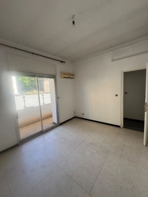 Location Appartement Niveau de villa F8 Alger Hydra