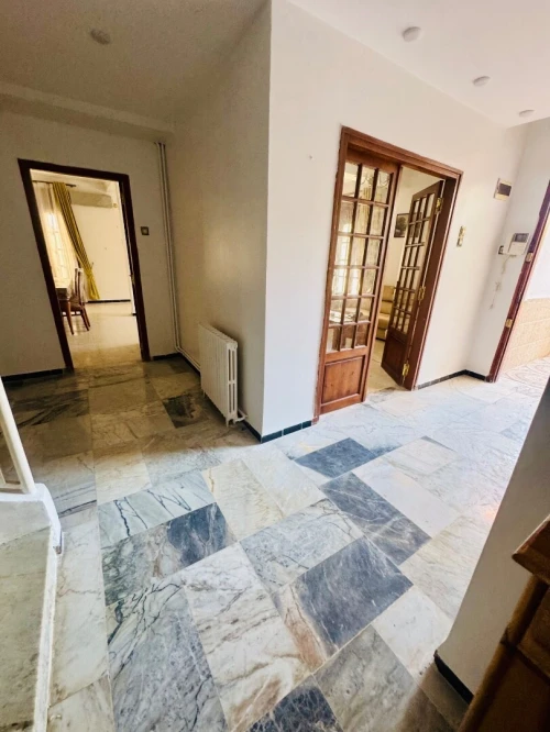 Location Appartement Niveau de villa F5 Alger Hydra