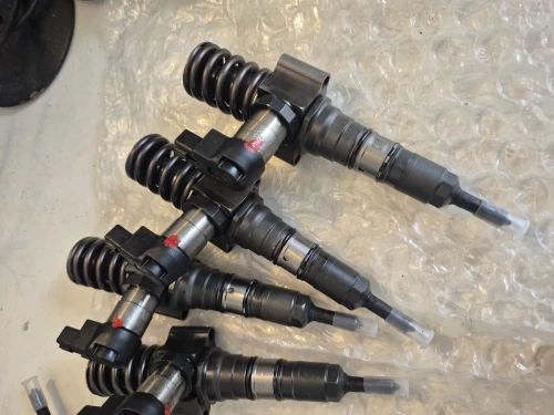 INJTCTEURS SIEMENS PASSÂT AUDI GOLF:03G130073S