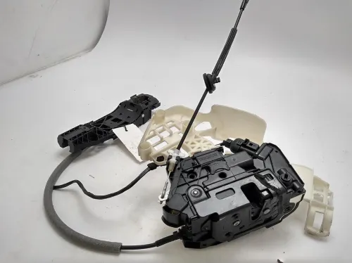 PIECES DE RECHEGE ET ACCESSOIRES MERCEDES ,VOLSWAGENE ET AUDI .