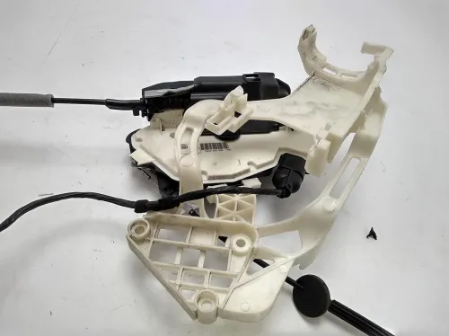PIECES DE RECHEGE ET ACCESSOIRES MERCEDES ,VOLSWAGENE ET AUDI .