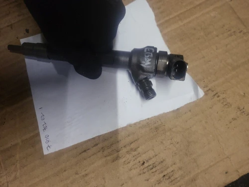 INJECTEUR  PASSAT GOLF 03L130277J