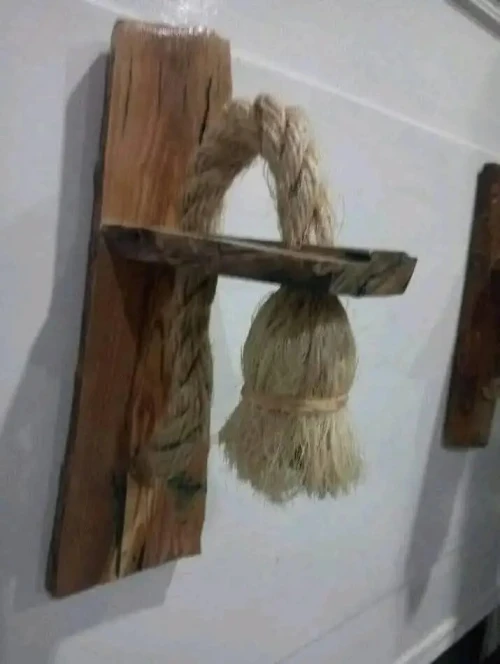 Applique murale en bois BRUT et corde chanvre        