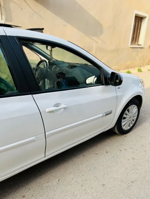 Renault Clio 3 2012 Night and Day