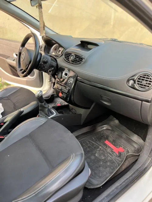Renault Clio 3 2012 Night and Day