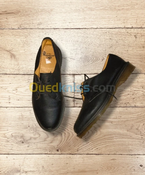 Doc Martens 1461 PW ( Chaussure de Luxe) pointure 43 venu de France état comme neuf 