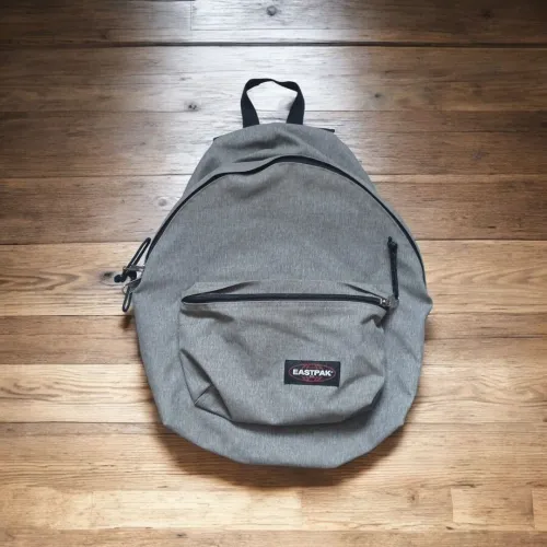 Sac à dos Eastpack venu de France état comme neuf