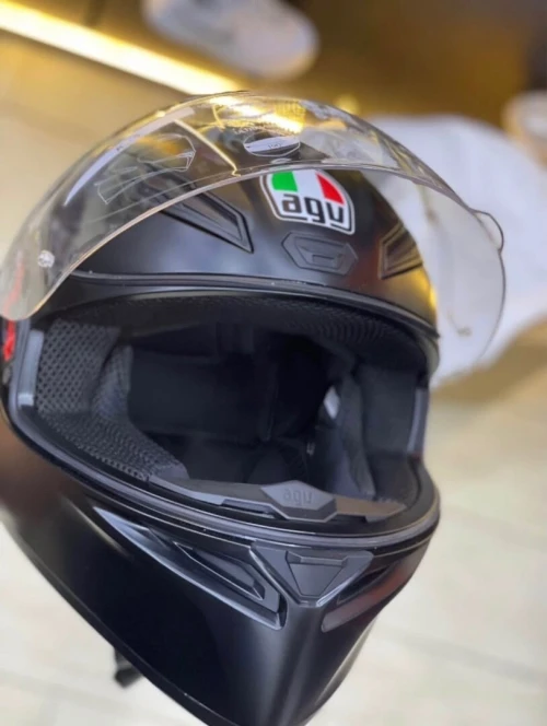 Casque avg k1s nouir mat taille M karton jamais utiliser